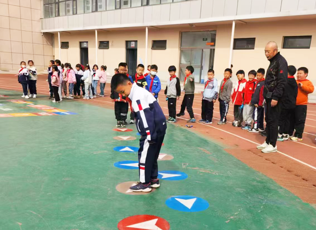 中小学生半岛体育每天在校运动时间如何达到2小时？——来自河北多地校园的走访观察(图1)